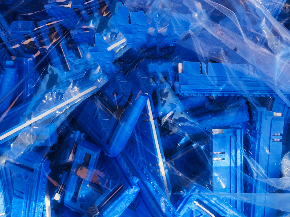 廢塑料回收-塑料粉碎前